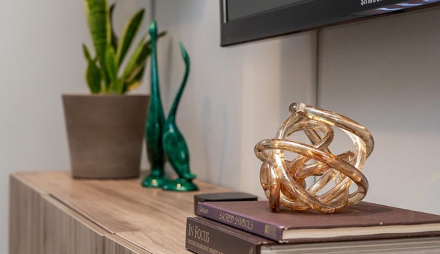 ☆Spacious 1 BR ☆ Near stampede/concerts/hockey games/BMO/inglewood/events