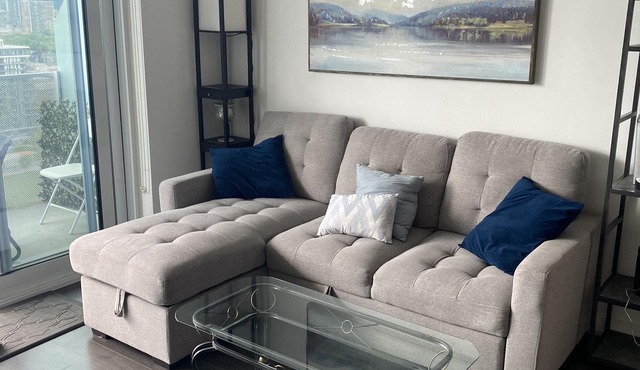 Spacious 1+den Condo in the Heart of Downtown