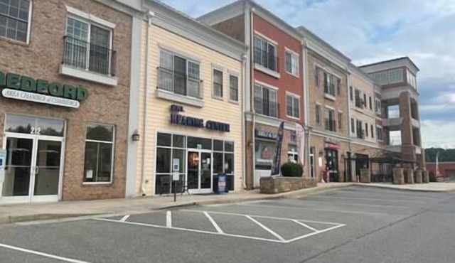 Spacious 1 king bedroom WiFi on-site restaurant