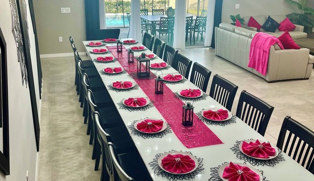Spacious 10-Bedroom Family Retreat: Kid-Friendly Resort with Fun Amenities: