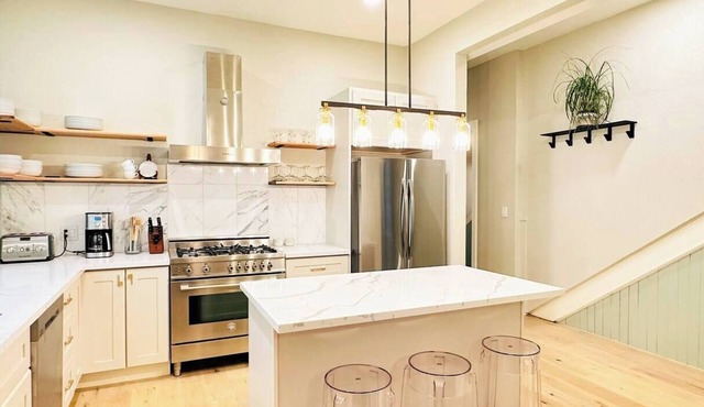 Spacious 10-BR 4-BA in the Trendy Duboce District