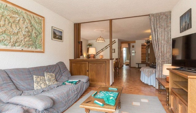 Spacious 10-Person Apartment in Serre-Chevalier with Balconies, Parking, and Ski Storage