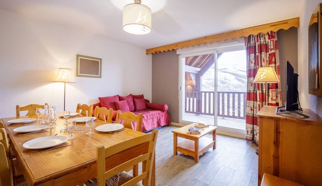 Spacious 10-Person Apartment in Peyragudes – Balcony, Free Shuttle, Ski Locker