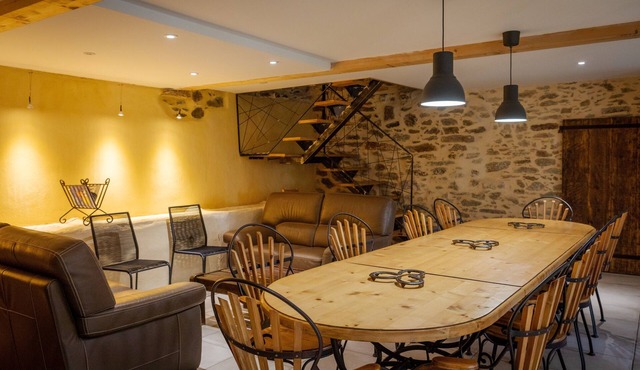 Spacious 10-Person Holiday Home – Gîte de la Fontaine – Les Cammazes