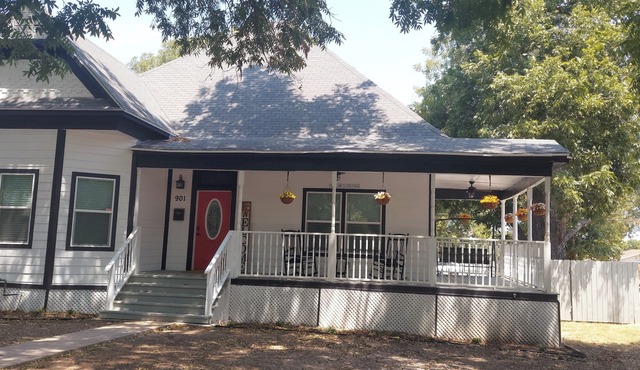Spacious 100yo Farmhouse with Modern Amenities