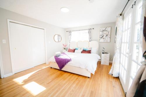 Spacious 10BR 5BA Free Parking Minutes to DC with Pool