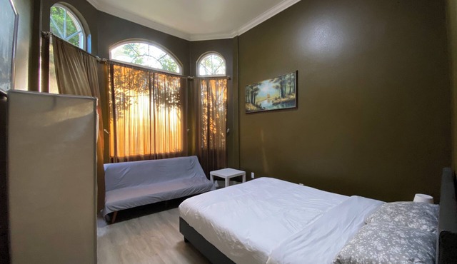 Spacious 11-bedroom house with AC, WiFi in enchanting Monterey Park