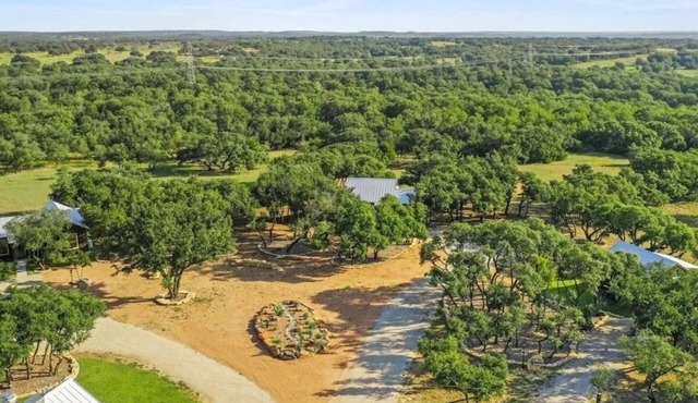 Spacious 12-Bedroom Resort in Graham Texas - sleeps 40