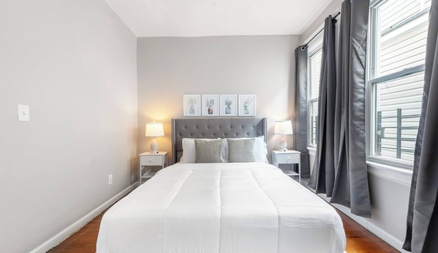 Spacious 14-bedroom house in charming Newark with WiFi, AC