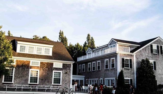 Spacious 15-bedroom house with WiFi and AC in charming Edgartown