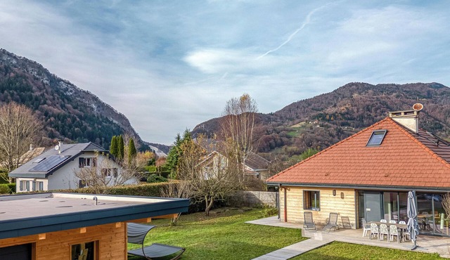 🌄 Spacious 150 m² home with panoramic mountain views – 1,000 m² garden – Between Lake Annecy & the Aravis Mountains