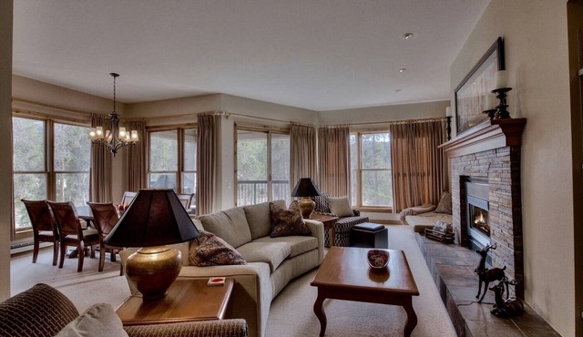 Spacious 1600 S.F. Renovated 3 Bed. 2 Bath Condo in Keystone
