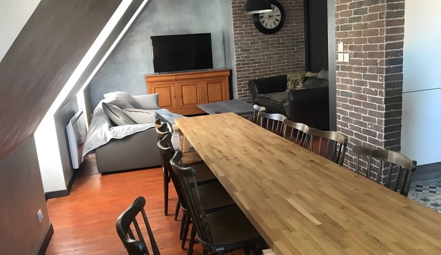 Spacious 180 m² Duplex Holiday Home with Wi-Fi and Air Conditioning