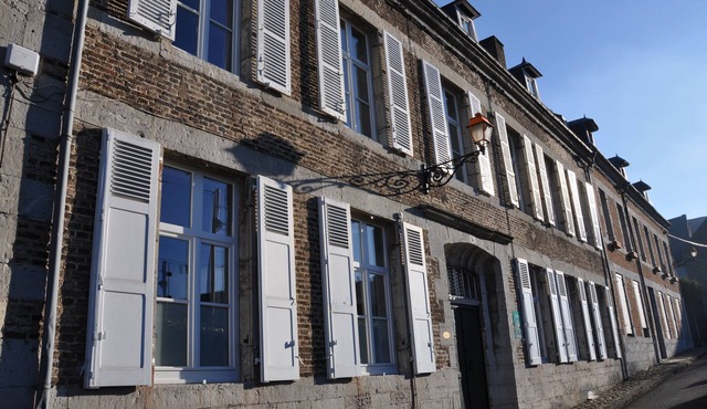 Spacious 18th century mansion near the Meuse with enclosed garden