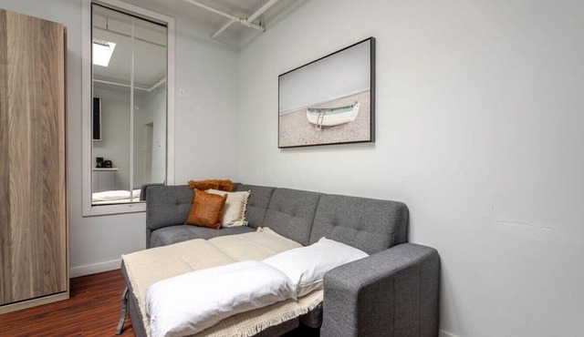 Spacious 1BDR Mezzanine on Bishop Central MTL