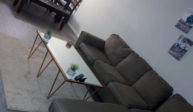 Spacious 1Br 1Sunroom