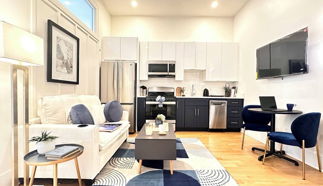 Spacious 1BR Apartment Near Downtown & Convention Center