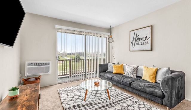 Spacious 1BR Apt On The River