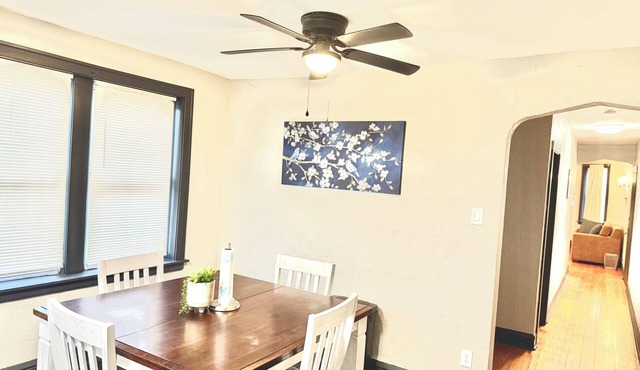 Spacious 1BR - Free Parking, Golf & Midway Access