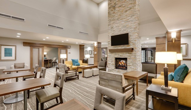 Spacious 1BR Suite w/Kitchen | Pool + Breakfast