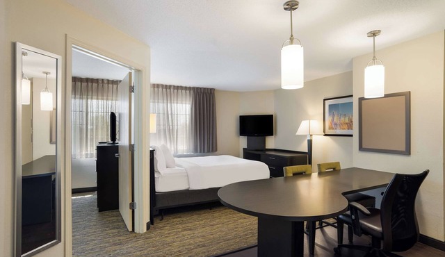 Spacious 1BR Suite | 2 Queens & Kitchen | Parking Included