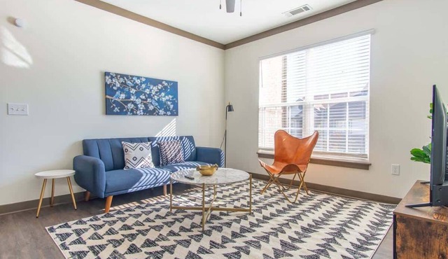 Spacious 1BR Suite | Pool, Parking + Gym B