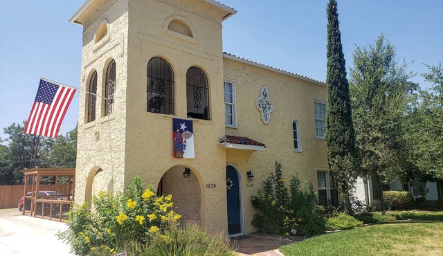 Spacious (2/1, 1100 sqf) - 5 -15 minutes to Airport, Downtown, SeaWorld, etc.