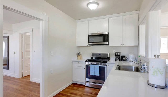 Spacious 2/1 House newly Renovated - Walk to Bart