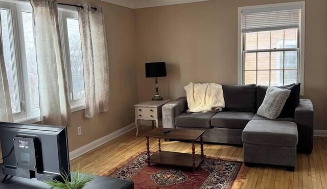 Spacious 2-BD House Near Fanshawe College & LHSC
