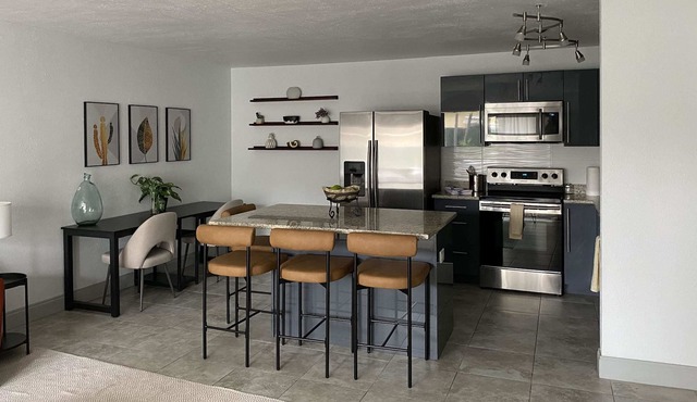 Spacious 2 bdrm in WPB - UNIT B