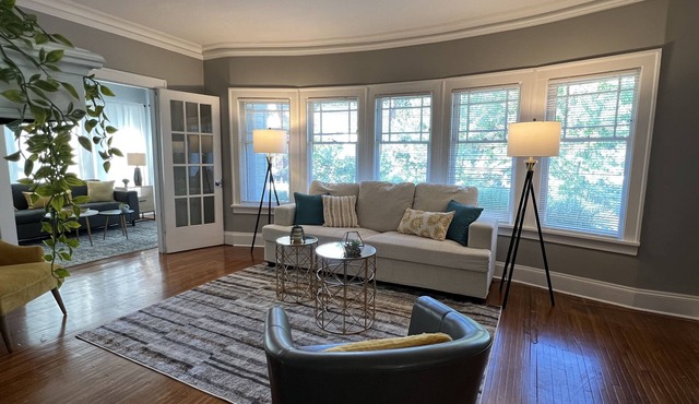 Spacious 2 bed room apartment near Shaker, Cleveland clinic, CWRU, Van aken.