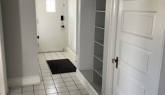 Spacious 2 bed 1 bath in the center of Lima resting on the park