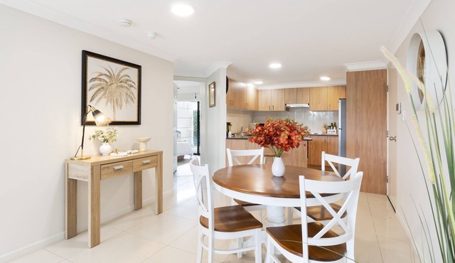 Spacious 2 Bed/2 Bath Garden Apartment Aircon, Spacious 2 Bed Garden Apartment