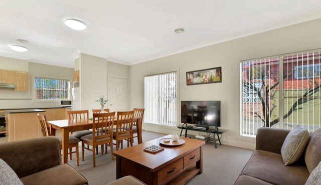 Spacious 2 Bed, 2 Bath Villa| CBD Location