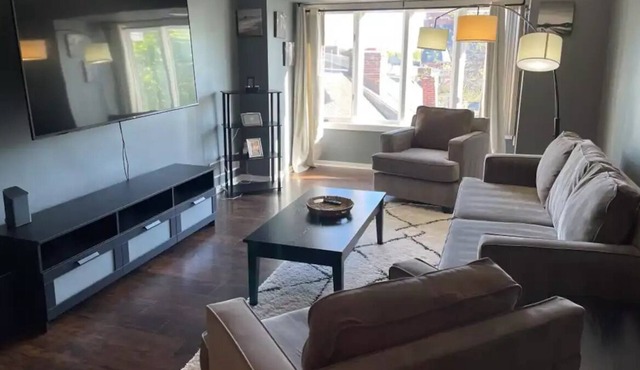 Spacious 2 Bed 2 Full Bath Condo w/WIFI & Parking Sleeps 5