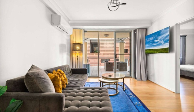 Spacious 2-Bed Apartment Near Parramatta CBD