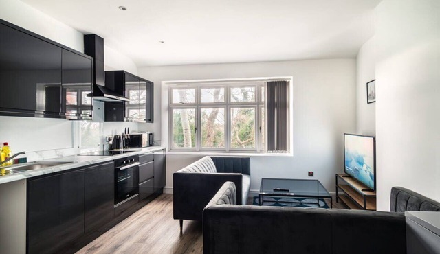 Spacious 2 Bed Apartment in Waterloo, Liverpool