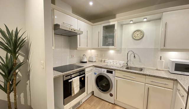 Spacious 2-Bed Apartment in Purfleet