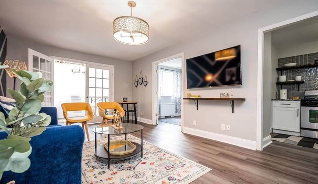 Spacious 2 Bed Condo with City View