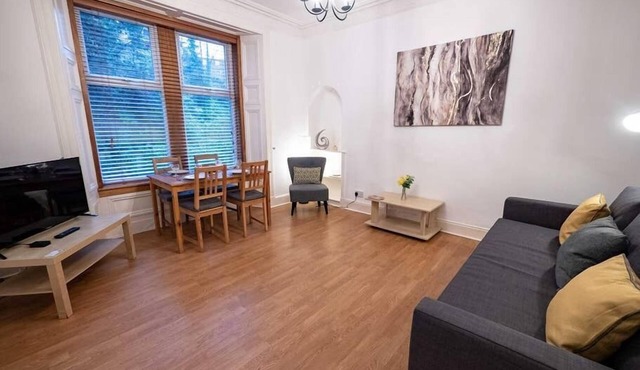 ☆ Spacious 2 Bed flat, Close to University ☆