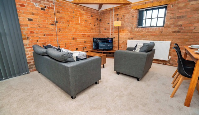 Spacious 2 Bedroom Apartment in Central Newark