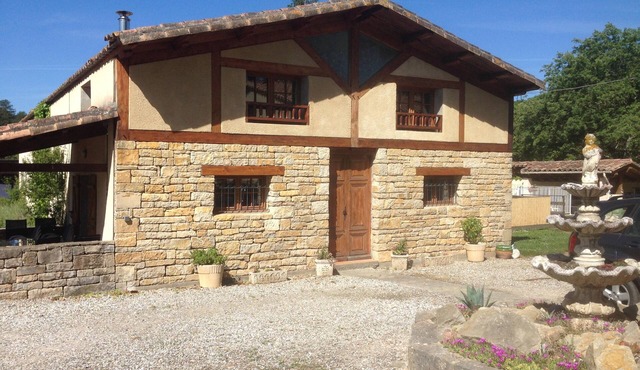 Spacious 2 Bed Gite, Arques, Aude, Pool, Hot Tub and Free Wi-fi.
