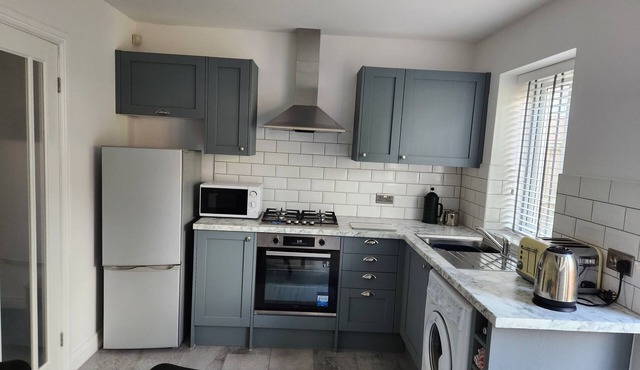 Spacious 2 bed house for commuters