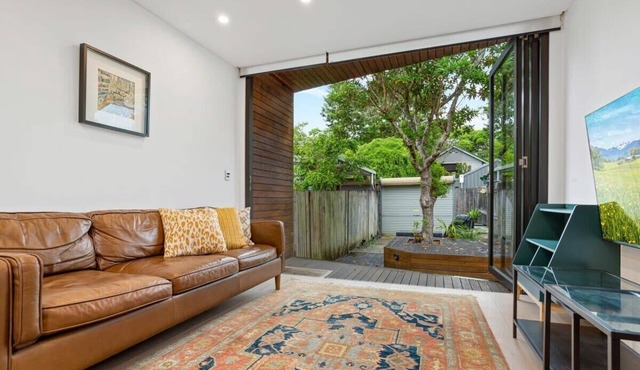 Spacious 2-Bed House in Inner City