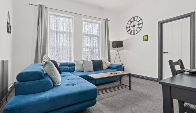 Spacious 2 Bed in Moseley | B13 Work and Leisure