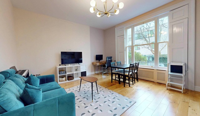 Spacious 2-Bed Near Camden & Tube