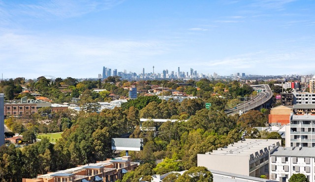 Spacious 2-Bed: Rooftop Views, Near Olympic Park