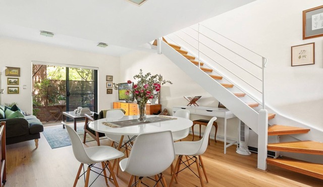 Spacious 2-Bed Townhouse with a Lush Courtyard