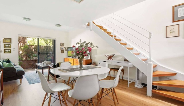 Spacious 2-Bed Townhouse with a Lush Courtyard