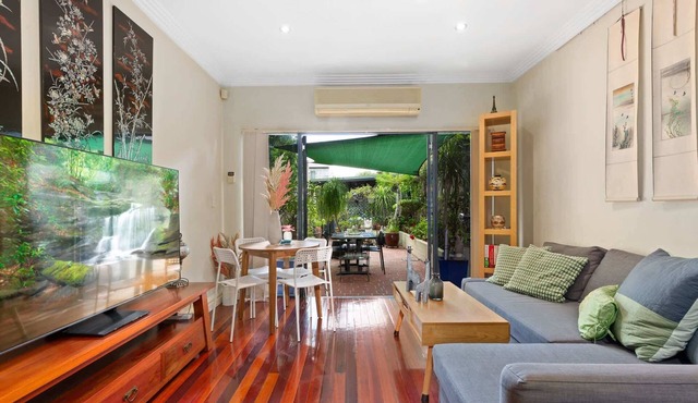 Spacious 2-Bed Townhouse with Garage & Patio